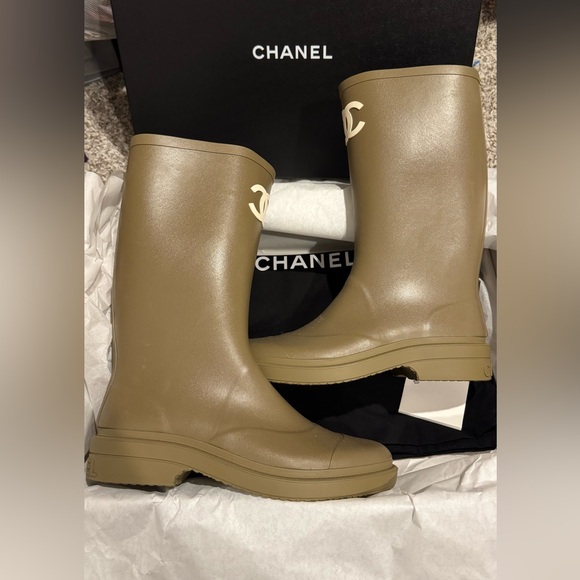 CHANEL Caoutchouk CC High Boots Size 39 Dark Beige - Picture 6 of 12